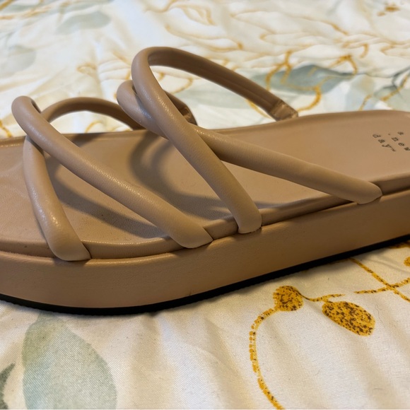 A new days women’s platform sandals - Picture 3 of 4